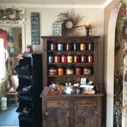 Willie's Primitive Attic and Flower Shop