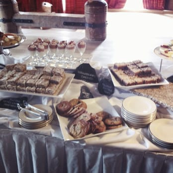 Cascade Dining Room - Lunch buffet desserts. Fruit, tarts, peanut butter squares, cookies, and parfaits. - New American Near Me - Timberline Lodge, Oregon
