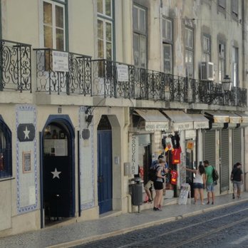 Estrela da Sé - View from the front near the church. - Portuguese Near Me - Lisbon, 11