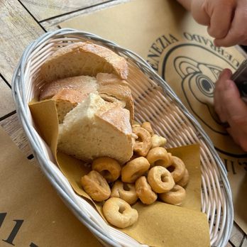 Bacaro Quebrado - Complimentary bread and taralli - Bars Near Me - Venezia, VE Bacaro Quebrado - Complimentary bread and taralli - Bars Near Me - Venezia, VE