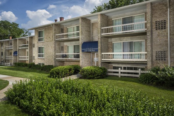 Londonderry Apartments by null