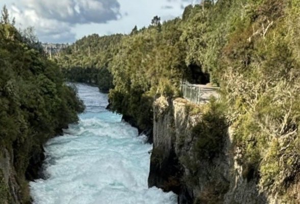 Huka Falls by null