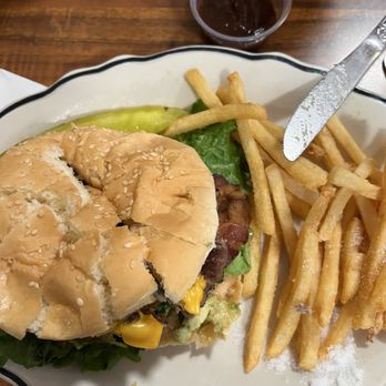 Anna Miller's - Cheeseburger and fries - Bakeries Near Me - Aiea, Hawaii Anna Miller's - Cheeseburger and fries - Bakeries Near Me - Aiea, Hawaii