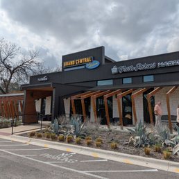 Front entrance. Cafe is on the right, tea on the left. Front entrance. Cafe is on the right, tea on the left.