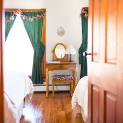 Antique Rose Inn Windham - Entrance to the English Rose room overlooking the grounds, mountains and above ground swimming pool.
