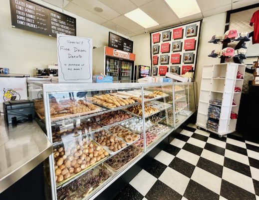 Fox's Donut Den by null