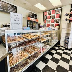 Fox's Donut Den - Yum!