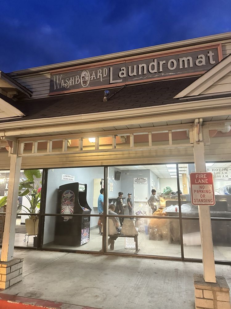 WASHBOARD LAUNDROMAT 1107 Kern St, Taft, California Laundromat