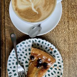 Temperance - Vegan soy decaf latte, vegan peach and blueberry tart