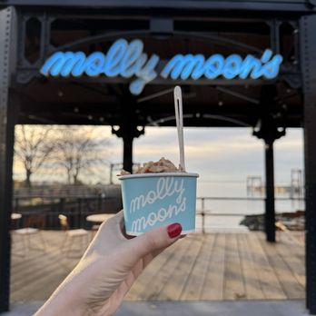 Molly Moon’s - Ice cream with a view - Ice Cream & Frozen Yogurt Near Me - Seattle, Washington