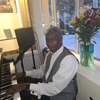 Nino’s - Sam at the piano! - Italian Near Me - New York, New York Nino’s - Sam at the piano! - Italian Near Me - New York, New York