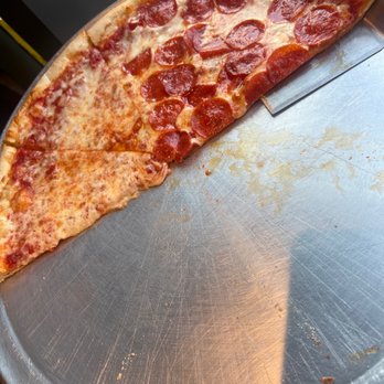 Brooklyn Square - This pizza was so fresh and delicious. The cheese was super fresh and stringy and the sauce was so delicious. I give this place a 5 stars. - Pizza Near Me - Pasadena, California
