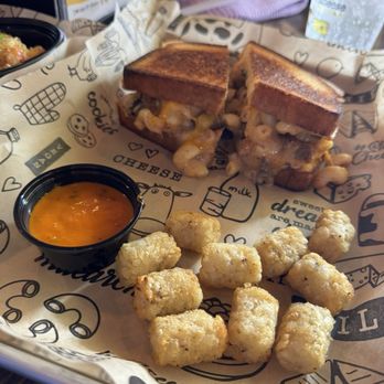 I Heart Mac and Cheese - The Best of Both Worlds - Sandwiches Near Me - Sacramento, California I Heart Mac and Cheese - The Best of Both Worlds - Sandwiches Near Me - Sacramento, California