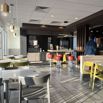 McDonald's - Dining area - Burgers Near Me - Charlotte, North Carolina McDonald's - Dining area - Burgers Near Me - Charlotte, North Carolina