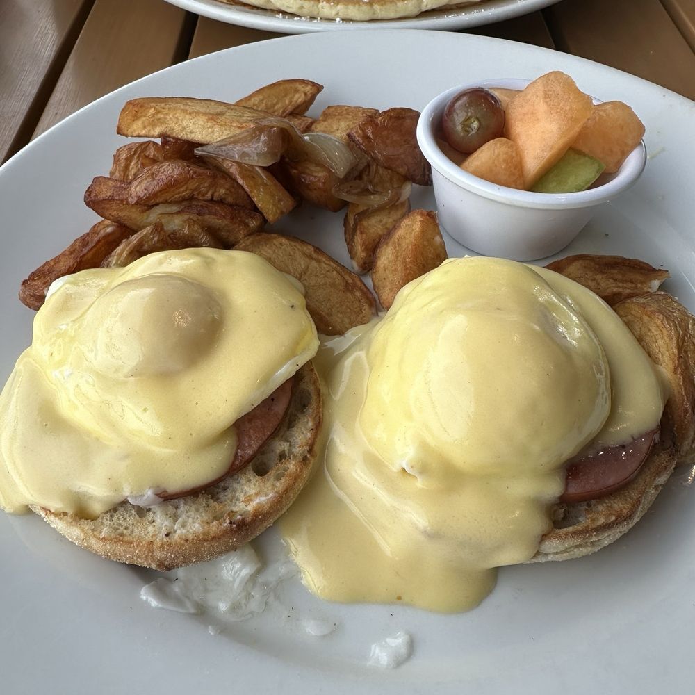 Peach Valley Cafè - Eggs Benedict - Breakfast & Brunch Near Me - Heathrow, Florida Peach Valley Cafè - Eggs Benedict - Breakfast & Brunch Near Me - Heathrow, Florida
