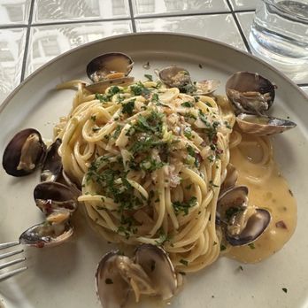 Mona Pasta Bar - Spaghetti alla Vongole - Italian Near Me - Los Angeles, California Mona Pasta Bar - Spaghetti alla Vongole - Italian Near Me - Los Angeles, California