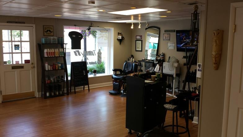 Tommy D's Barbershop & Salon Logo