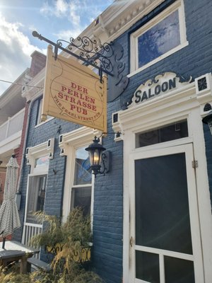 Pearl Street Pub by null