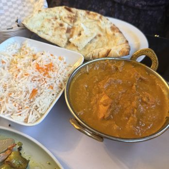 Royal Tandori - Butter chicken with riz and naan bread - Indian Near Me - Quebec City, Quebec Royal Tandori - Butter chicken with riz and naan bread - Indian Near Me - Quebec City, Quebec