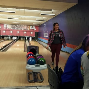 Harley's Valley Bowl - Bowling Near Me - Simi Valley, California