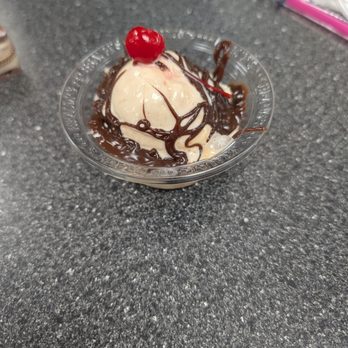 Braum's Ice Cream & Dairy Stores - Sundae - Ice Cream & Frozen Yogurt Near Me - Rowlett, Texas Braum's Ice Cream & Dairy Stores - Sundae - Ice Cream & Frozen Yogurt Near Me - Rowlett, Texas