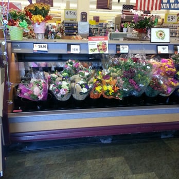 Giant Food - Beautiful floral arrangements - Grocery Near Me - Baltimore, Maryland