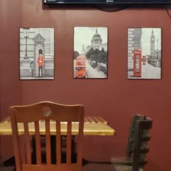 The Bulldog Pub & Grille - Room decor of British views.