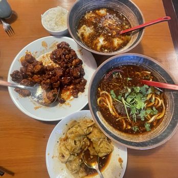 Noodle Thyme - Top: spicy wonton soup  Bottom right: beef udon noodle soup  Bottom: wonton w garlic sauce Top left: general Tso's chicken w/rice - Chinese Near Me - Kennewick, Washington