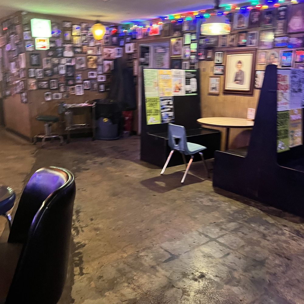 Mom's Basement - Bars Near Me - Birmingham, Alabama
