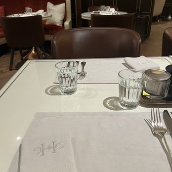香港瑰麗酒店 - Holt's Cafe - Hotels Near Me - Hong Kong, HK