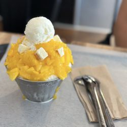 Passion8 Dessert Cafe - Mango bingsoo