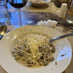 La Dolce - Mushrooms in cream sauce, gluten-free spaghetti.