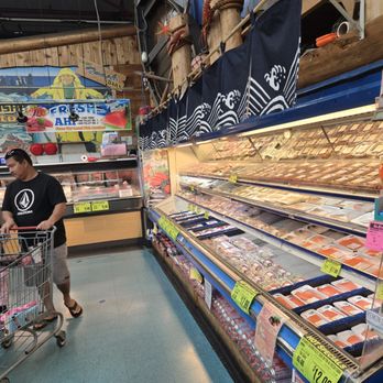Marukai Wholesale Mart - Fresh fish - Wholesale Stores Near Me - Honolulu, Hawaii Marukai Wholesale Mart - Fresh fish - Wholesale Stores Near Me - Honolulu, Hawaii