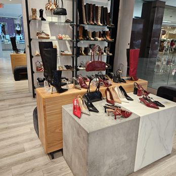Steve Madden Shoes - Inside the store - Shoe Stores Near Me - Glendale, California