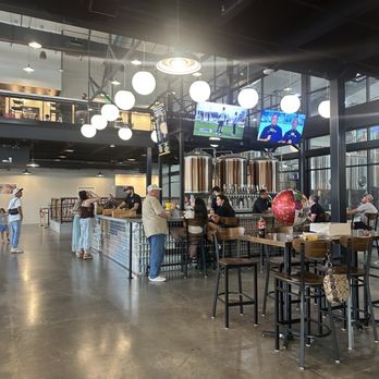 Crooked Can Brewery - Breweries Near Me - Minneola, Florida