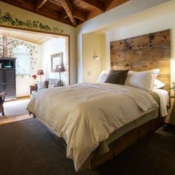 Seldovia Bed & Breakfast and Cabin Rental - Cranberry Suite