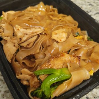Mali Thai - Pad se-ew with chicken - Thai Near Me - Jacksonville, Florida Mali Thai - Pad se-ew with chicken - Thai Near Me - Jacksonville, Florida