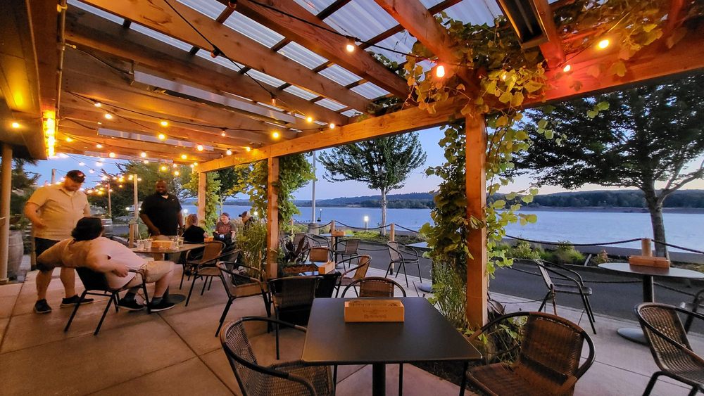 McMenamins Kalama Cove Bar