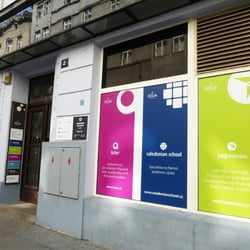 Caledonian School - Vchod z ulice U Půjčovny