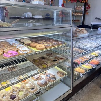 Sylvia's Bakery - Bakeries Near Me - Darien, Illinois