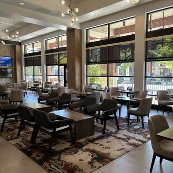 Seattle Marriott Redmond - Restaurant dining area - Hotels Near Me - Redmond, Washington