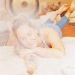 Golden Hour Motherhood - DRU ERIN HOUCHEN GOLDMAN A SACRED HEART BIRTH LABOR PREGNANCY PRENATAL POSTPARTUM DOULA CARE SUPPORT PHOTOGRAPHER REIKI MEDITATIVE BODYWORK