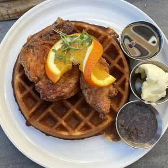 Oak - Yummy waffles and tasty chicken - New American Near Me - Laguna Beach, California
