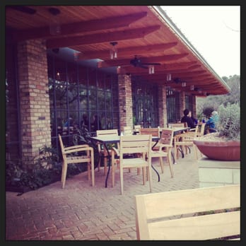 El Monumento - Patio view at El Monumento. - Mexican Near Me - Georgetown, Texas