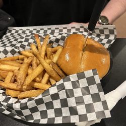BBQ4LIFE - Pulled pork Burger fries and 3 bbq meat