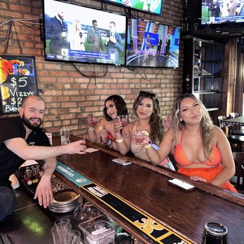 Mother Hubbard's - Sports Bars Near Me - Chicago, Illinois