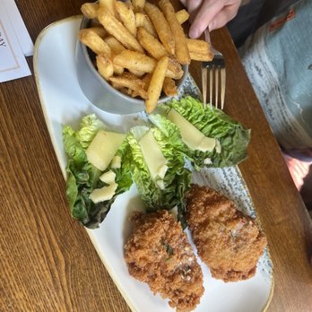 The George Inn - Chicken Kyiv - Pubs Near Me - London, XGL The George Inn - Chicken Kyiv - Pubs Near Me - London, XGL