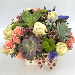 This is what was delivered. You can judge for yourself if it's worth $175 and if you think some of the roses look old. This is what was delivered. You can judge for yourself if it's worth $175 and if you think some of the roses look old.