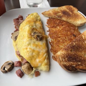Inferno Lounge - Denver Omlet was so fresh. - Cocktail Bars Near Me - Astoria, Oregon
