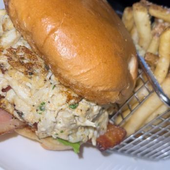 KANVAS By Kevin Kelley - Crabcake sandwich - American Near Me - Dallas, Texas